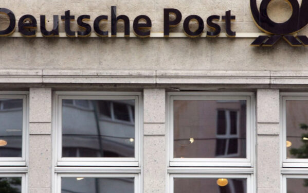 Suspenden 25 países envíos de paquetes por vía postal a EU ante aranceles