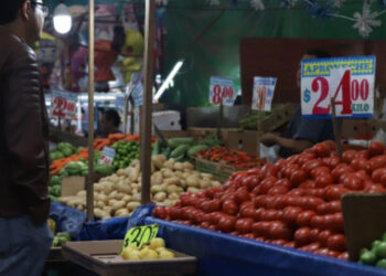 Retrocede en julio inflación general anual tras caída en precio de frutas y verduras