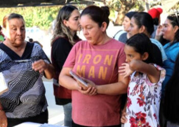 Gobernador Durazo cumple a familias de la colonia Las Peredas con servicios gratuitos de “Sonora Atiende”