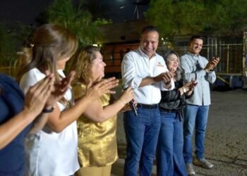 Beneficia Toño Astiazarán a familias y estudiantes del Choyal con tramo Camina Segura Número 33