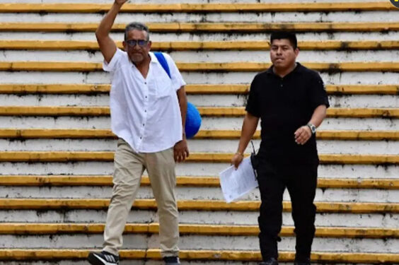 Liberan a organizador de caravanas