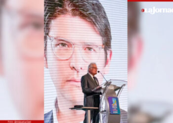 En Colombia: padre del aspirante asesinado Miguel Uribe lanza su candidatura presidencial