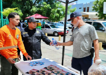 Refuerza Gobierno de Sonora acciones preventivas con entrega de agua y suero