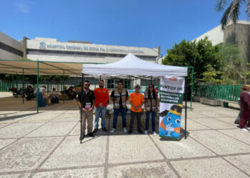 Gobierno de Sonora refuerza entrega de agua y suero para prevenir golpes de calor