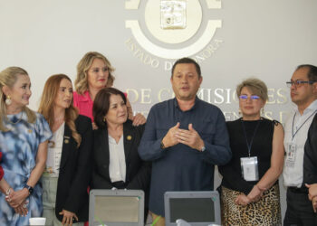 Donan legisladoras del Congreso de Sonora equipos de ultrasonido al Isssteson