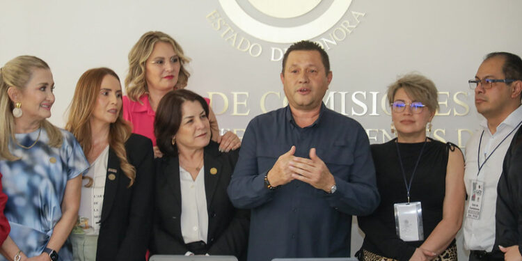 Donan legisladoras del Congreso de Sonora equipos de ultrasonido al Isssteson