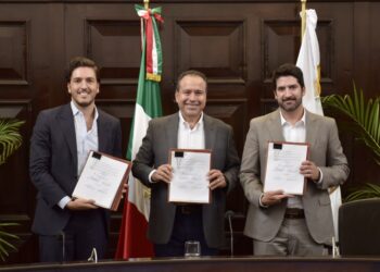 Firma Toño Astiazarán concesión de libramiento norponiente en Hermosillo que mejorará movilidad