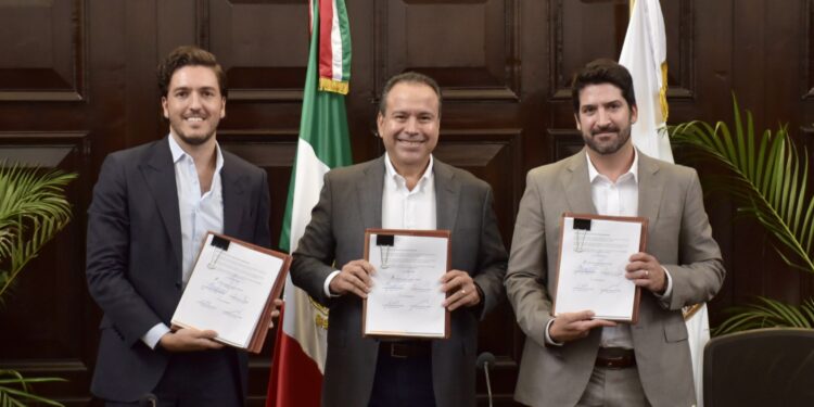 Firma Toño Astiazarán concesión de libramiento norponiente en Hermosillo que mejorará movilidad
