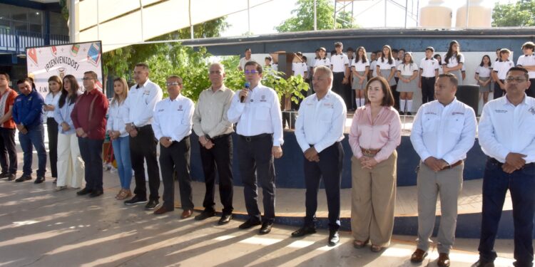 ELÍAS RETES PRESIDE ARRANQUE DEL CICLO ESCOLAR 2025-2026 EN NAVOJOA