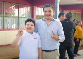 Encabeza alcalde ‘Beto’ Vázquez regreso a clases en el CAM número 9