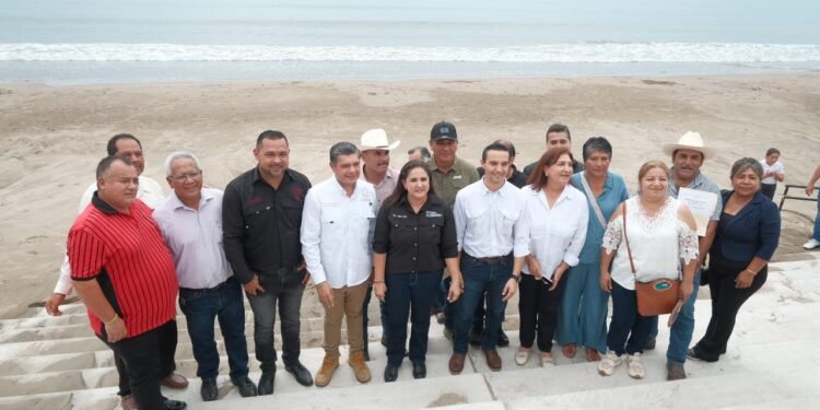 Entregan 50 motores fuera de borda a pescadores de Huatabampo