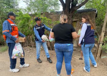 Lleva Patty Ruibal alimentos y útiles escolares a familias afectadas por lluvias de El Tazajal y La Victoria