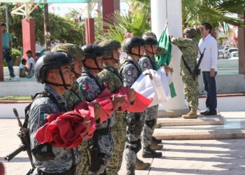 Encabezan Elías Retes y fuerzas armadas ceremonia patria
