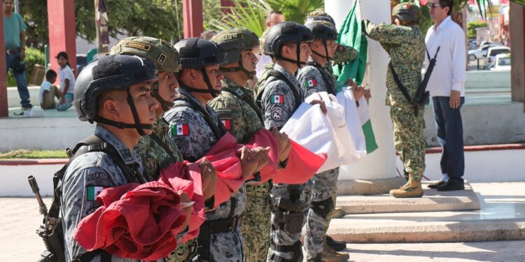 Encabezan Elías Retes y fuerzas armadas ceremonia patria