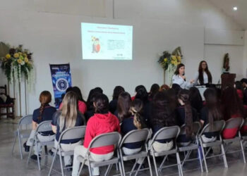 Concientizan a estudiantes de bachillerato sobre implicaciones de la violencia cibernética