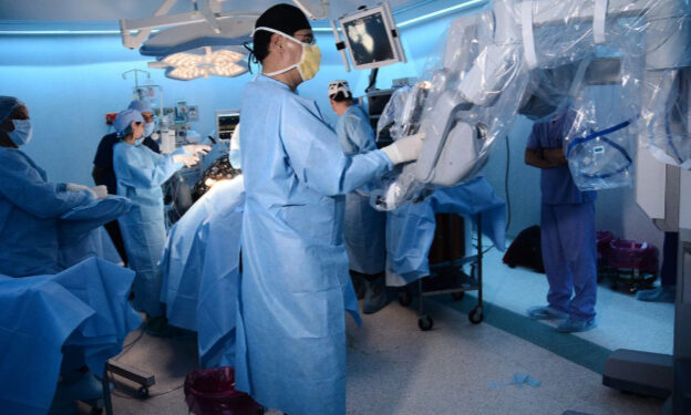 ISSSTE impulsa plan de cirugía robótica con cinco nuevos robots Da Vinci