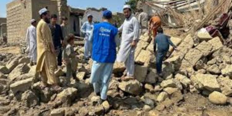 Terremoto de magnitud 6.0 mata a más de 800 personas en Afganistán