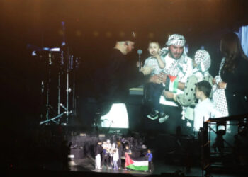 “La lucha palestina es de las más humanas”, asegura Residente desde el Zócalo