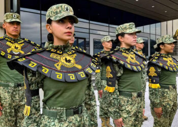 Abarrotan calles del Centro Histórico para ver desfile del 16 de septiembre