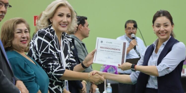 RECONOCEN POR SU DESEMPEÑO A 52 EMPLEADAS Y EMPLEADOS DEL SEGUNDO CUATRIMESTRE 2025