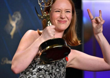 Hannah Einbinder se pronuncia contra el ICE y a favor de Palestina en los Emmy 2025