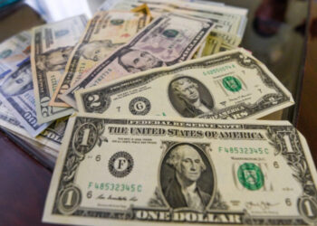 Los mercados financieros regresan a su zona de cautela; el peso cede ante el dólar