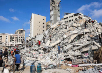 Israel destruye otro multifamiliar en Gaza y ordena evacuar la ciudad