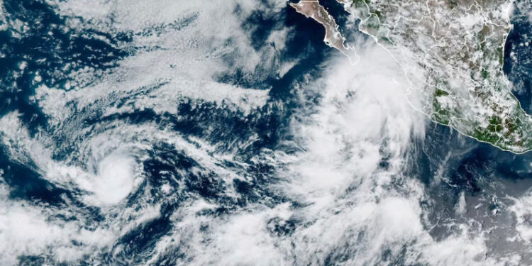 Se intensifica ‘Lorena’ se convierte en huracán categoría 1; está a 165 km de Cabo San Lucas