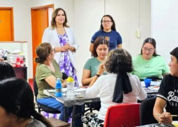 IMPARTE SECRETARÍA DE LAS MUJERES TALLER DE PINTURA PARA FOMENTAR LA CONVIVENCIA Y EL ARTE
