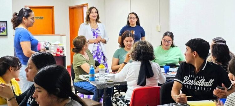 IMPARTE SECRETARÍA DE LAS MUJERES TALLER DE PINTURA PARA FOMENTAR LA CONVIVENCIA Y EL ARTE