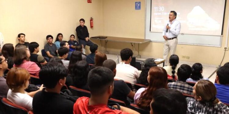 SOSTIENE JAVIER LAMARQUE DIÁLOGO DIRECTO CON ESTUDIANTES DEL ITSON NÁINARI