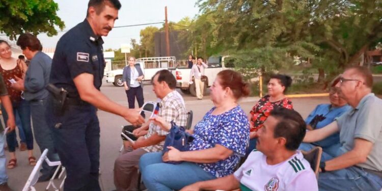 CON PROGRAMA POLICÍA COMUNITARIO SE ESCUCHA Y ATIENDE A VECINAS Y VECINOS DEL BLVD. RAMÍREZ