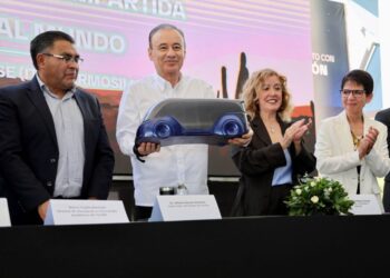 Gobernador Durazo coloca a Sonora en el mapa mundial de la electromovilidad con prototipo de vehículo eléctrico BMC
