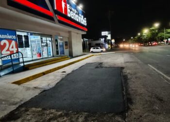 Cuadrillas de bacheo dan mantenimiento permanente a calles de Hermosillo
