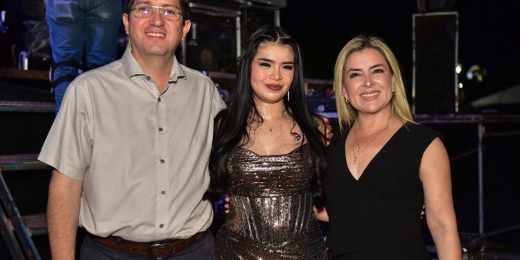 Coronan  Irlanda y Benjamín el Festival Cultural Navojoa 2025