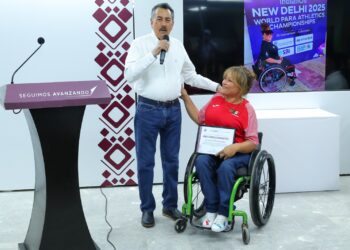 Reconoce Ayuntamiento a Leticia Ochoa atleta paralímpica Cajemense de talla Internacional