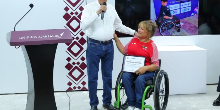 Reconoce Ayuntamiento a Leticia Ochoa atleta paralímpica Cajemense de talla Internacional