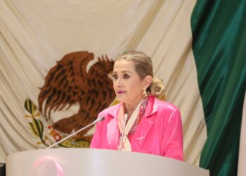 Ely Sallard impulsa atención integral para familias que enfrentan el cáncer de mama.