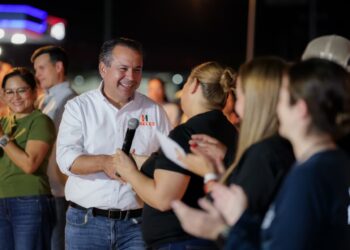 Entrega Toño Astiazarán andador lineal Lázaro Cárdenas, obra elegida por vecinos a través del presupuesto CRECES