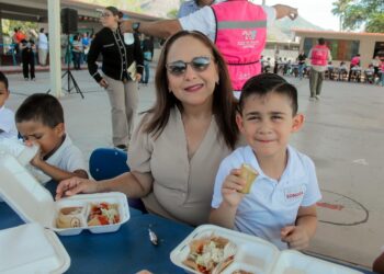 Entrega Ayuntamiento de Guaymas 350 desayunos en primarias