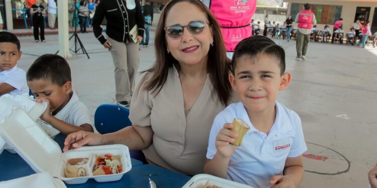 Entrega Ayuntamiento de Guaymas 350 desayunos en primarias