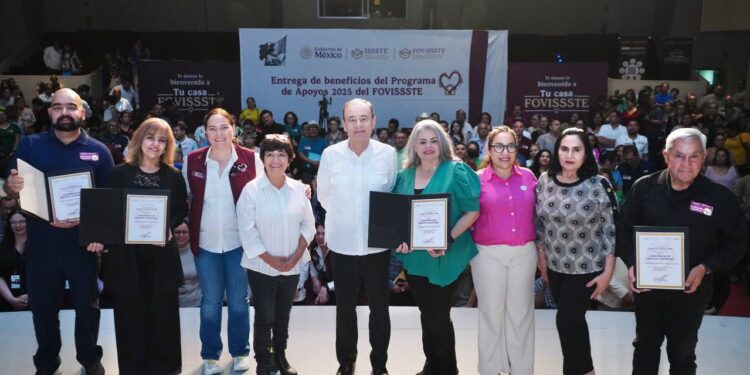 Gobernador Durazo y Sedatu garantizan certeza jurídica a familias con entrega de 300 escrituras del Fovissste