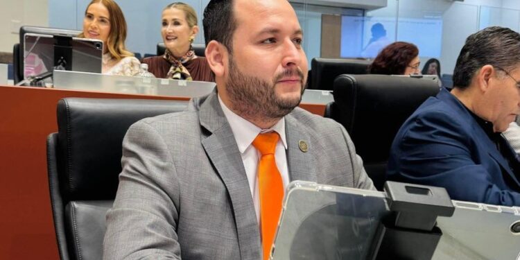 Entrega Manuel Scott Sánchez su informe de labores ante el Congreso del Estado