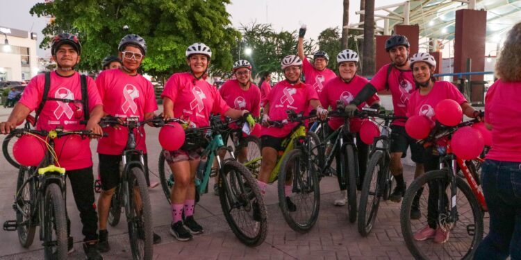 PEDALEAN NAVOJOENSES CONTRA EL CÁNCER DE MAMA CON “RODADA ROSA”