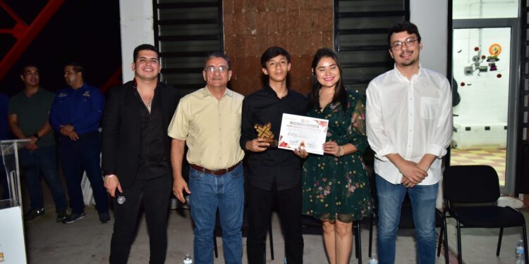 Reconocen talento de  15 Navojoenses con el Premio Municipal de la juventud 2025