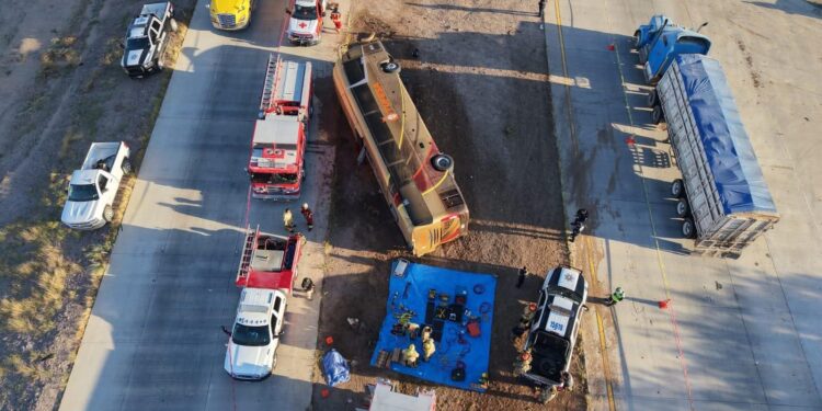 Mueren 6 personas en fuerte accidente carretero