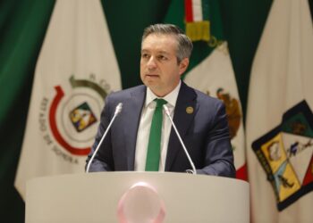 Propone Omar Del Valle Colosio que el gobierno pague pipa de agua cuando no haya suministro