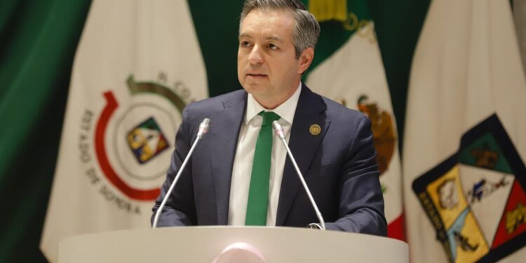 Propone Omar Del Valle Colosio que el gobierno pague pipa de agua cuando no haya suministro