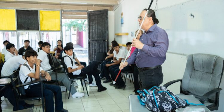 DIF CAJEME promueve la inclusión en la conmemoración del día del bastón blanco
