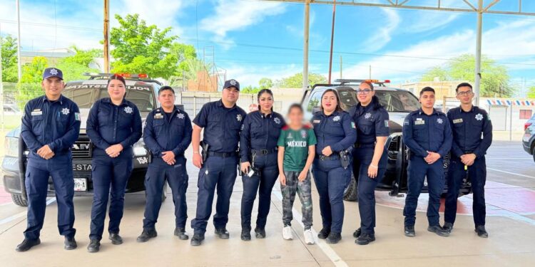 Policía Estatal en acciones para la prevención del delito en Los Olivos.